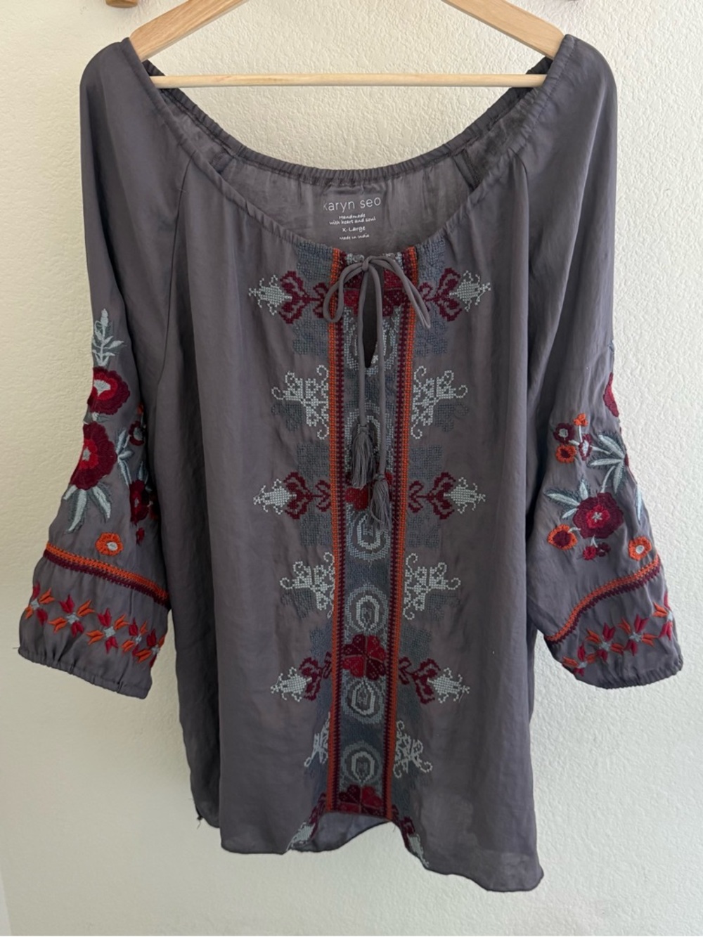 KARYN SEO Grey embroidered blouse tunic off shoulder Size: XL bohemian floral